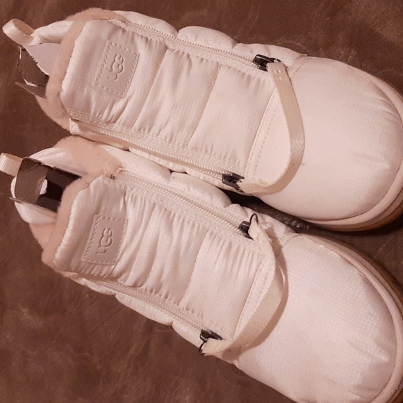 UGG *NEW* front zip winter boots - Picture 3 of 9